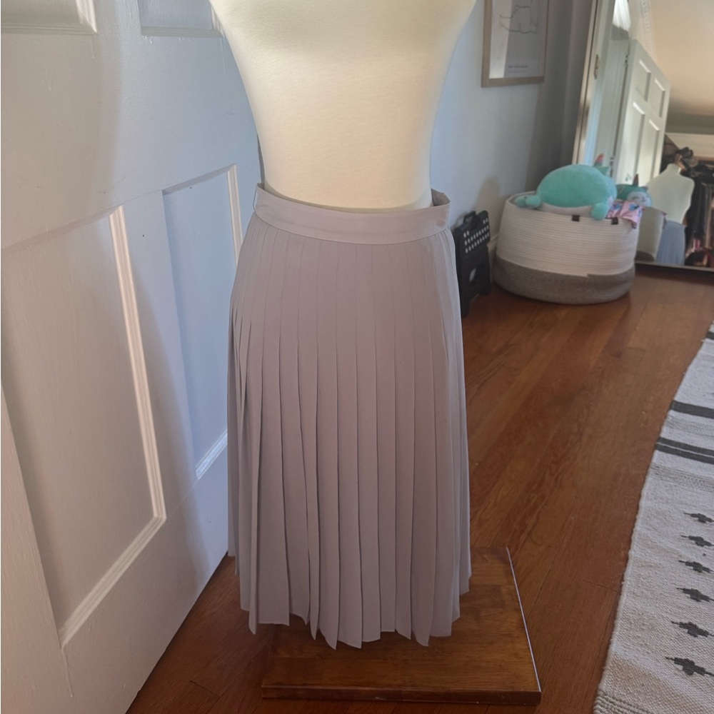 Ann Taylor Light Gray Pleated Skirt